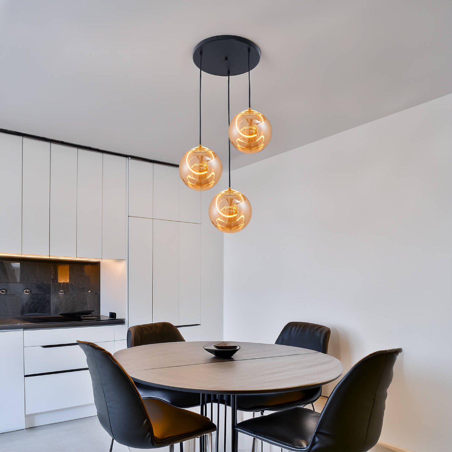 Candil Colgante Moderno CLASSCL00048 – Tres Esferas Ámbar con Iluminación LED Decorativa