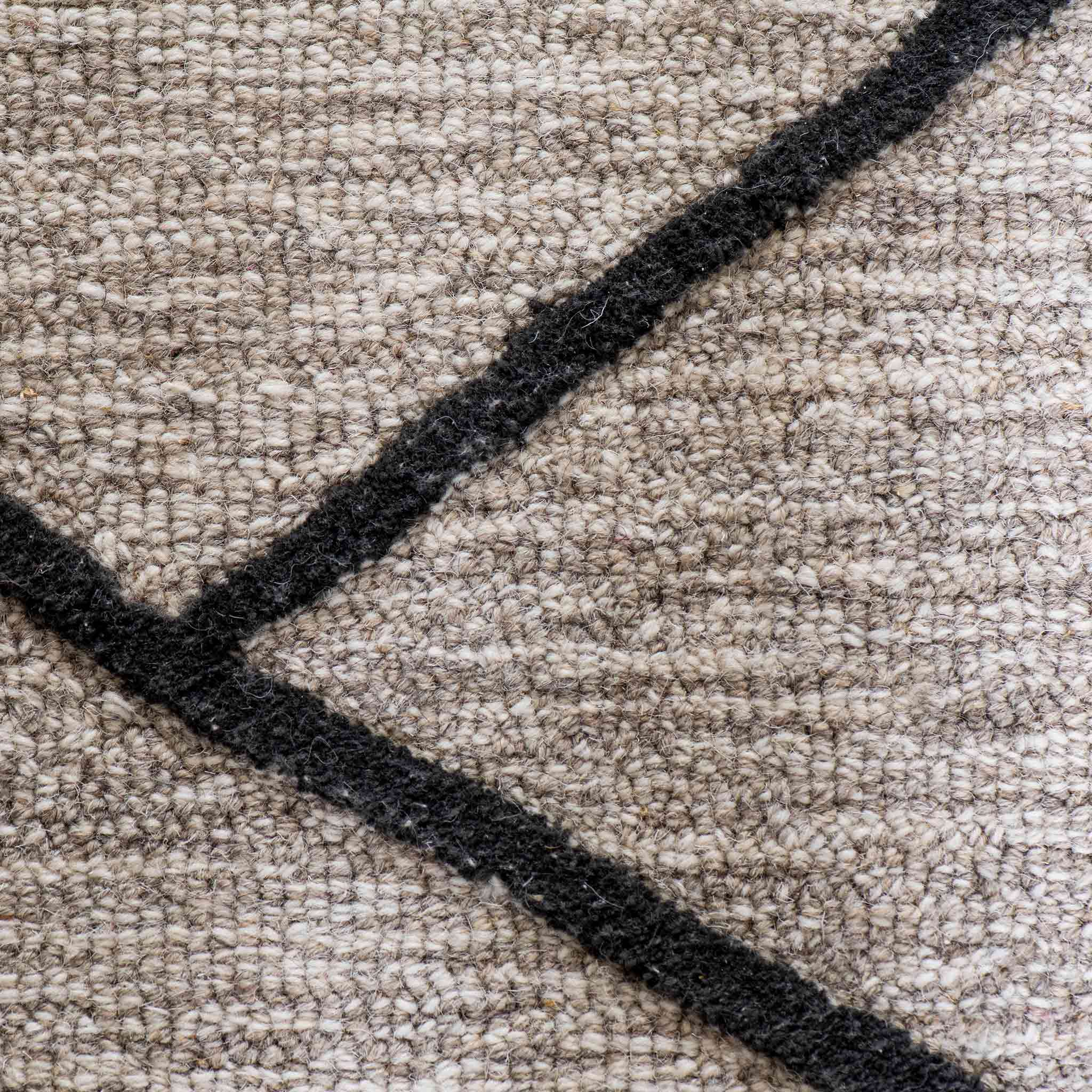 Tapete Decorativo Enora 125N Charcoal / Taupe – Geométrico · Interior