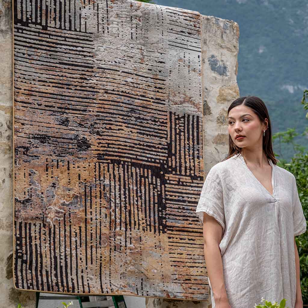 Tapete Decorativo Pinar 1076C Ocre / Charcoal – Abstracto · Interior