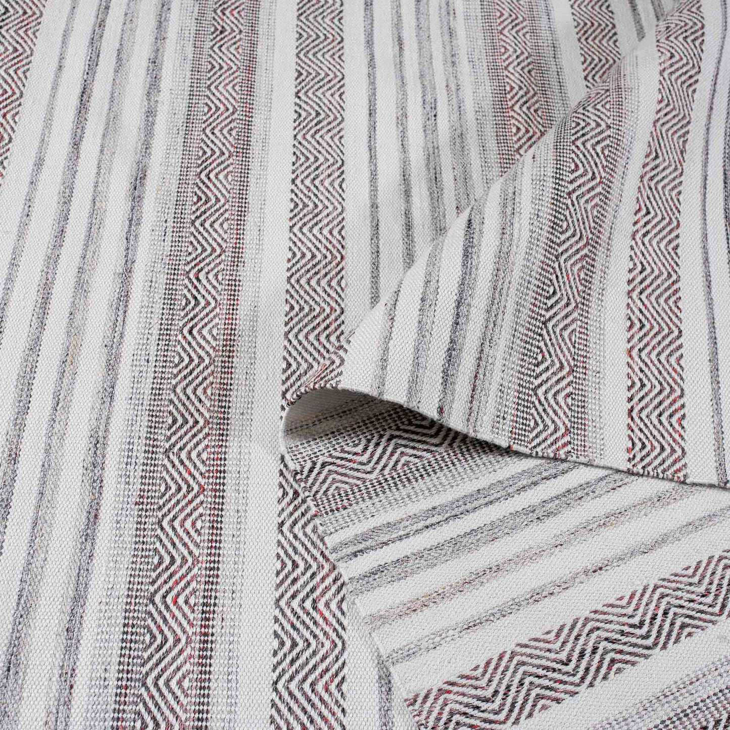 Tapete Decorativo Feizy Laia 128N – Texturizado Artesanal Gris Indoor / Outdoor