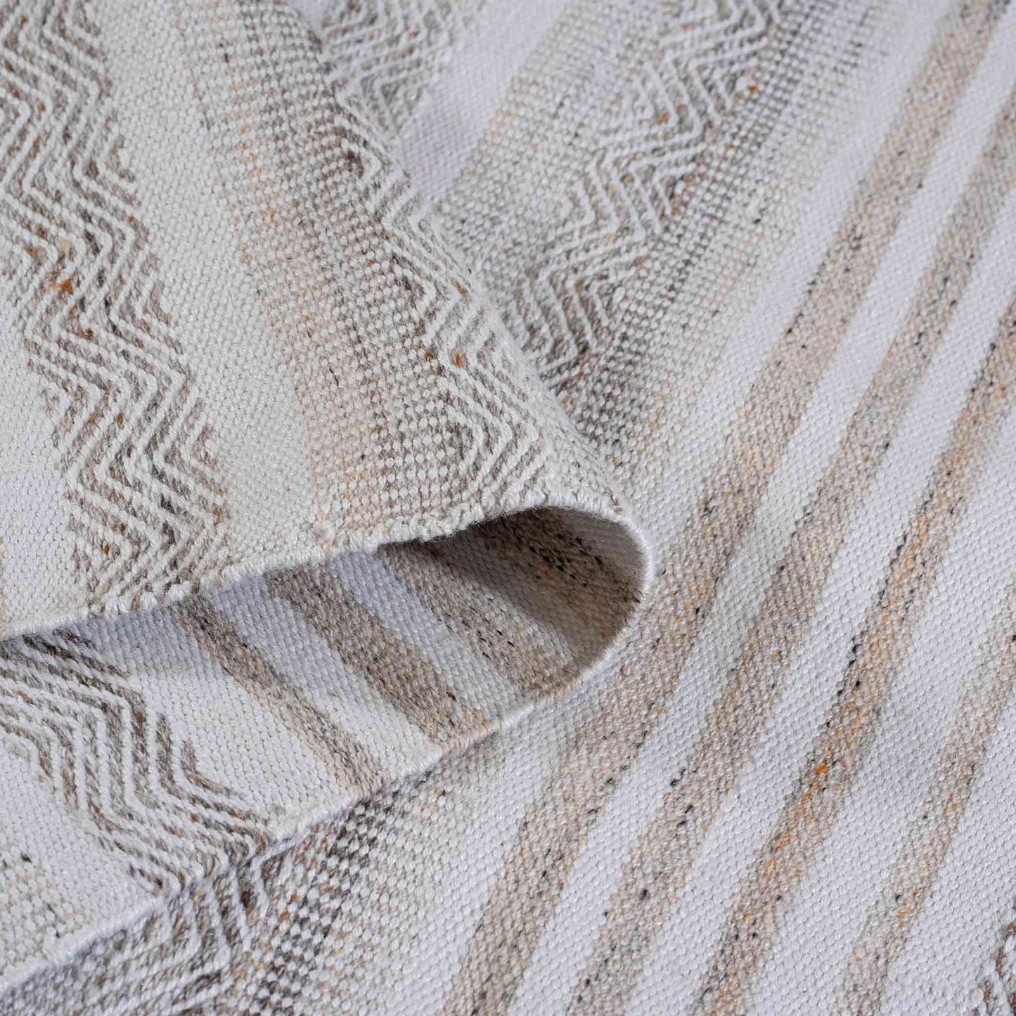 Tapete Decorativo Feizy Laia 129N – Texturizado Artesanal Beige Indoor / Outdoor