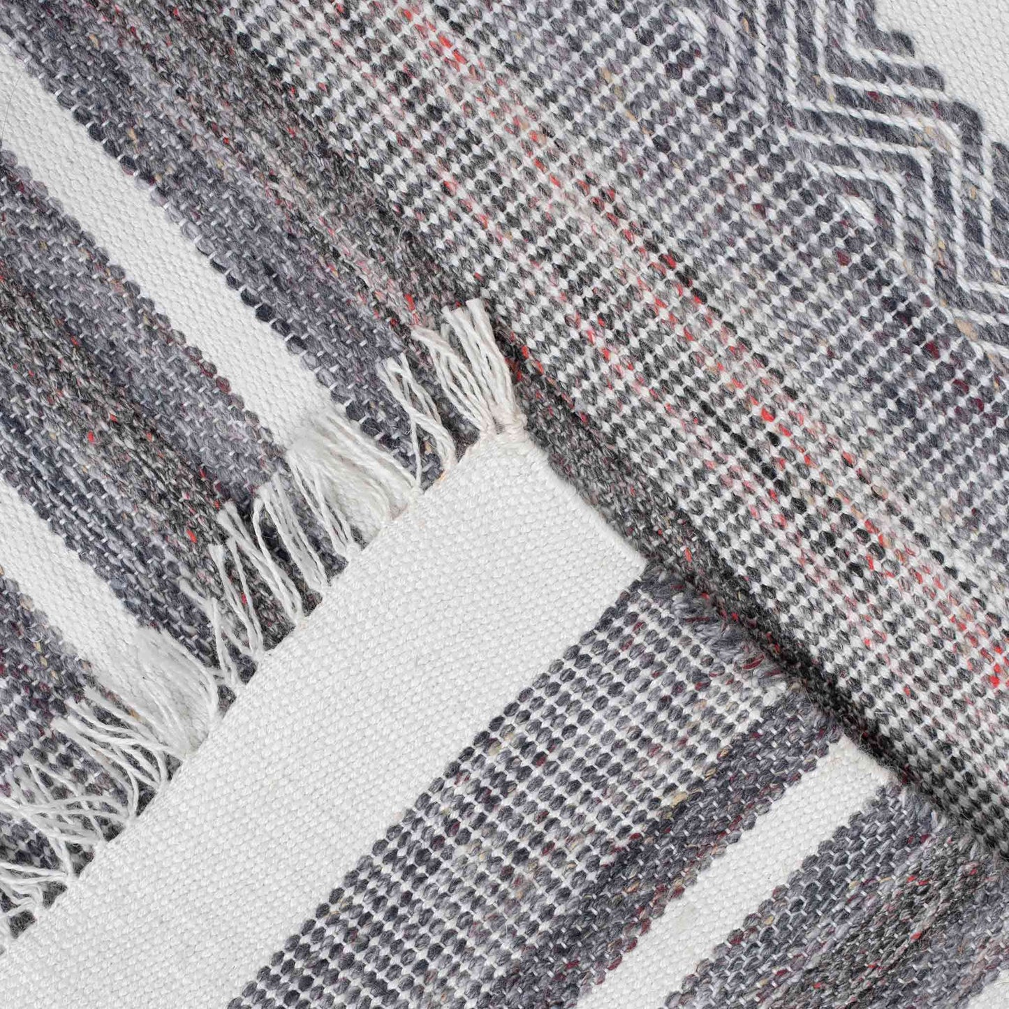 Tapete Decorativo Feizy Laia 109N – Rayas Artesanales Gris | Rojo Indoor / Outdoor