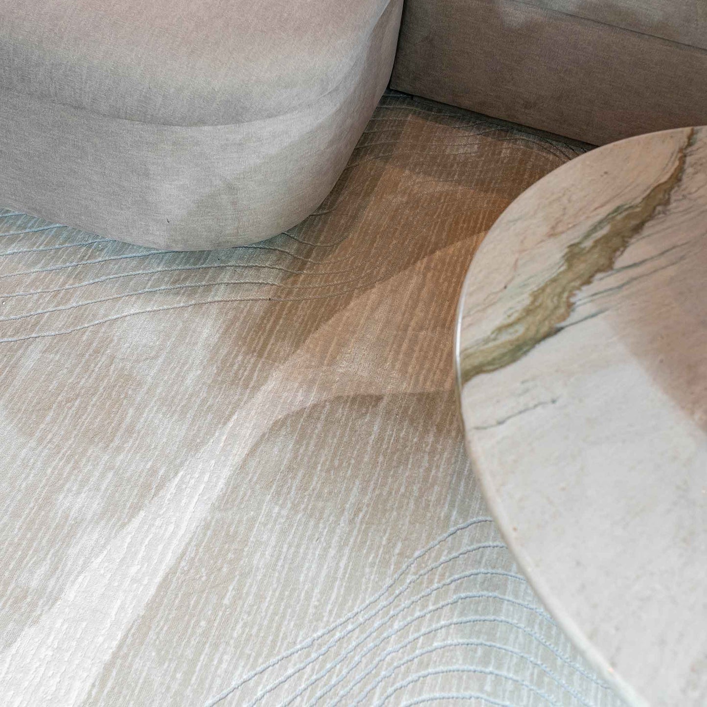 Tapete Decorativo Feizy Eren 1097C – Abstracto Orgánico en Tonos Taupe | Crema