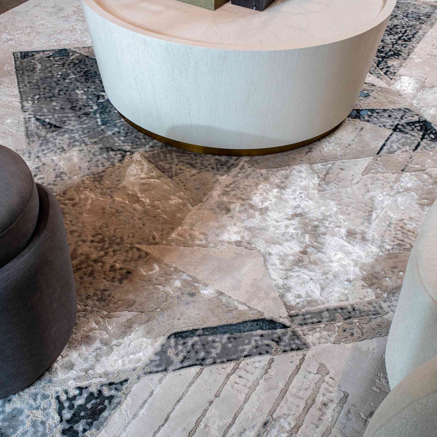 Tapete Decorativo Feizy Nela 1094C – Abstracto Moderno en Plata