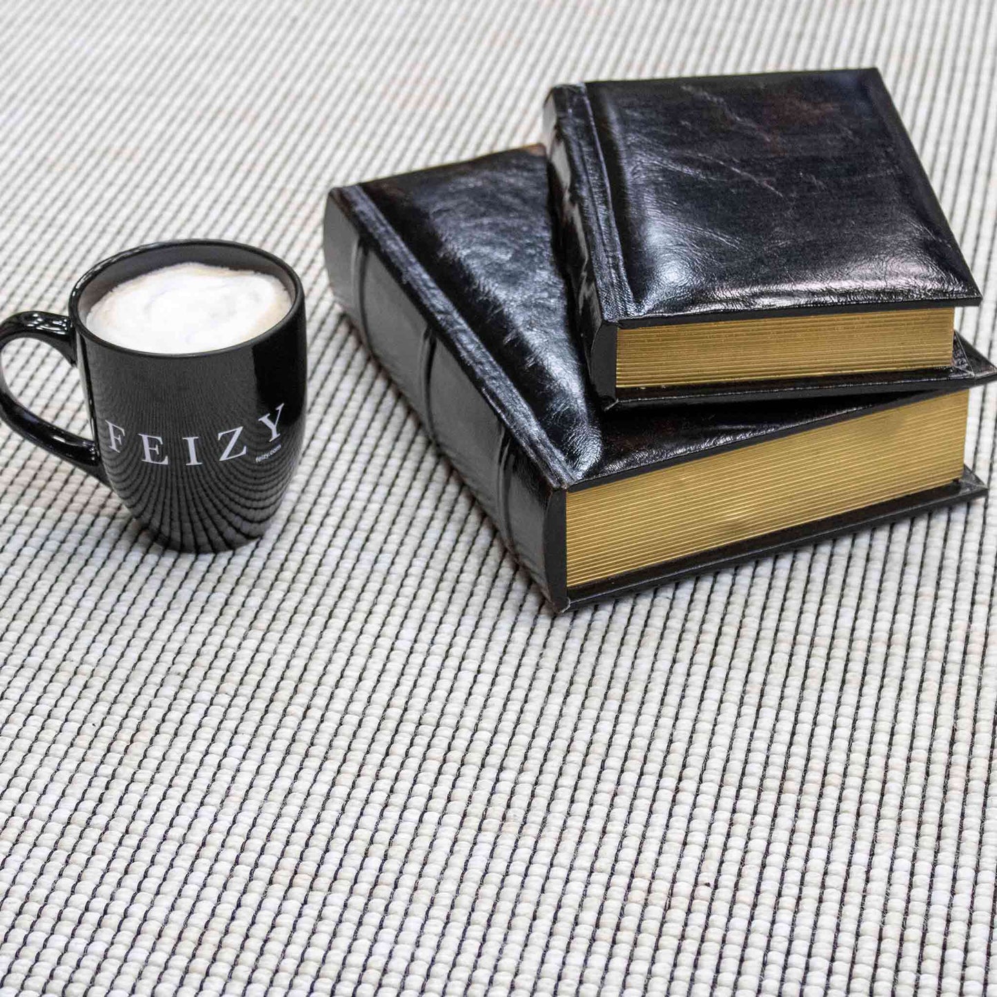 Tapete Decorativo Feizy Sari 2018R – Tejido Plano Moderno Negro | Marfil