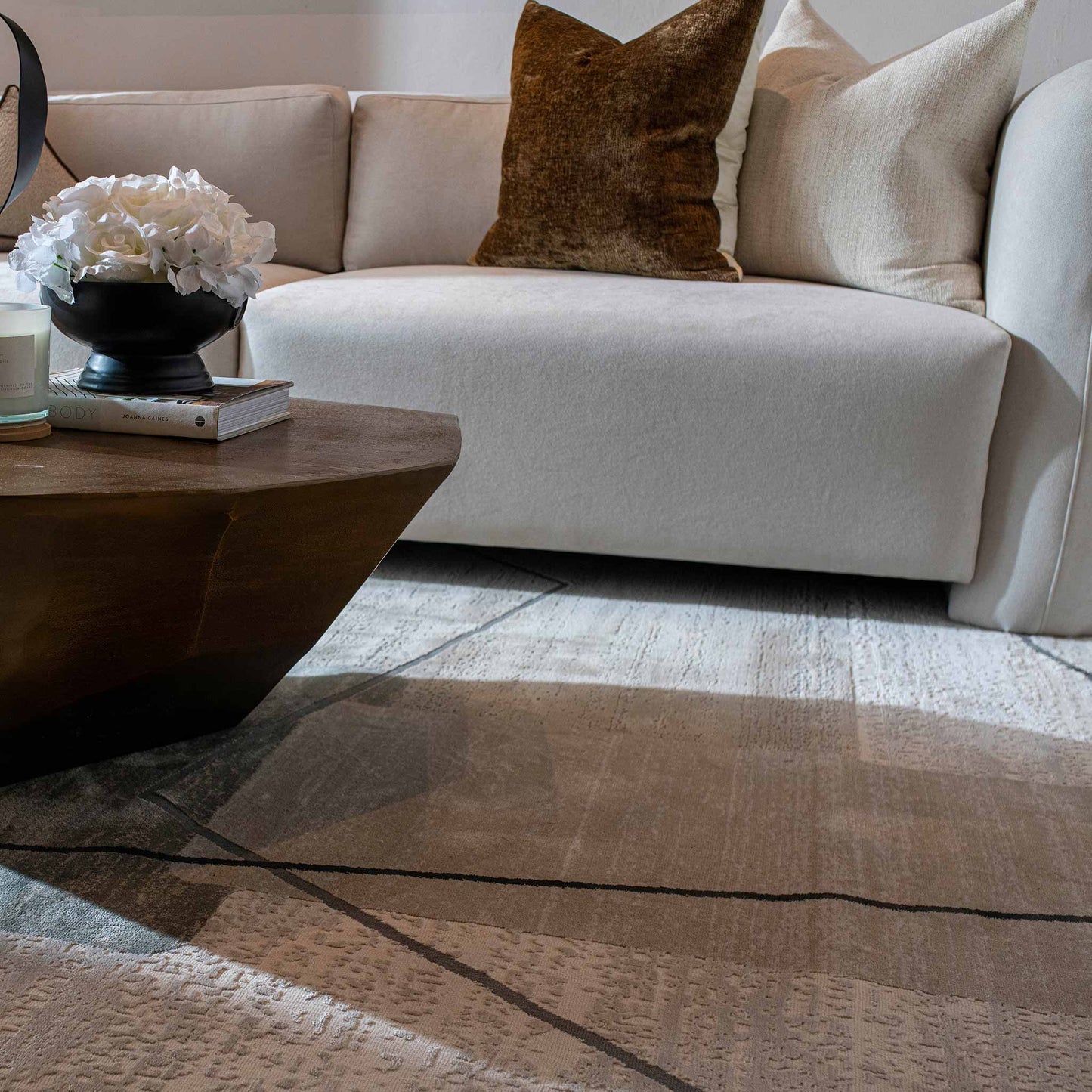 Tapete Decorativo Feizy Eren 1096C – Geométrico Moderno en Tonos Crema | Taupe