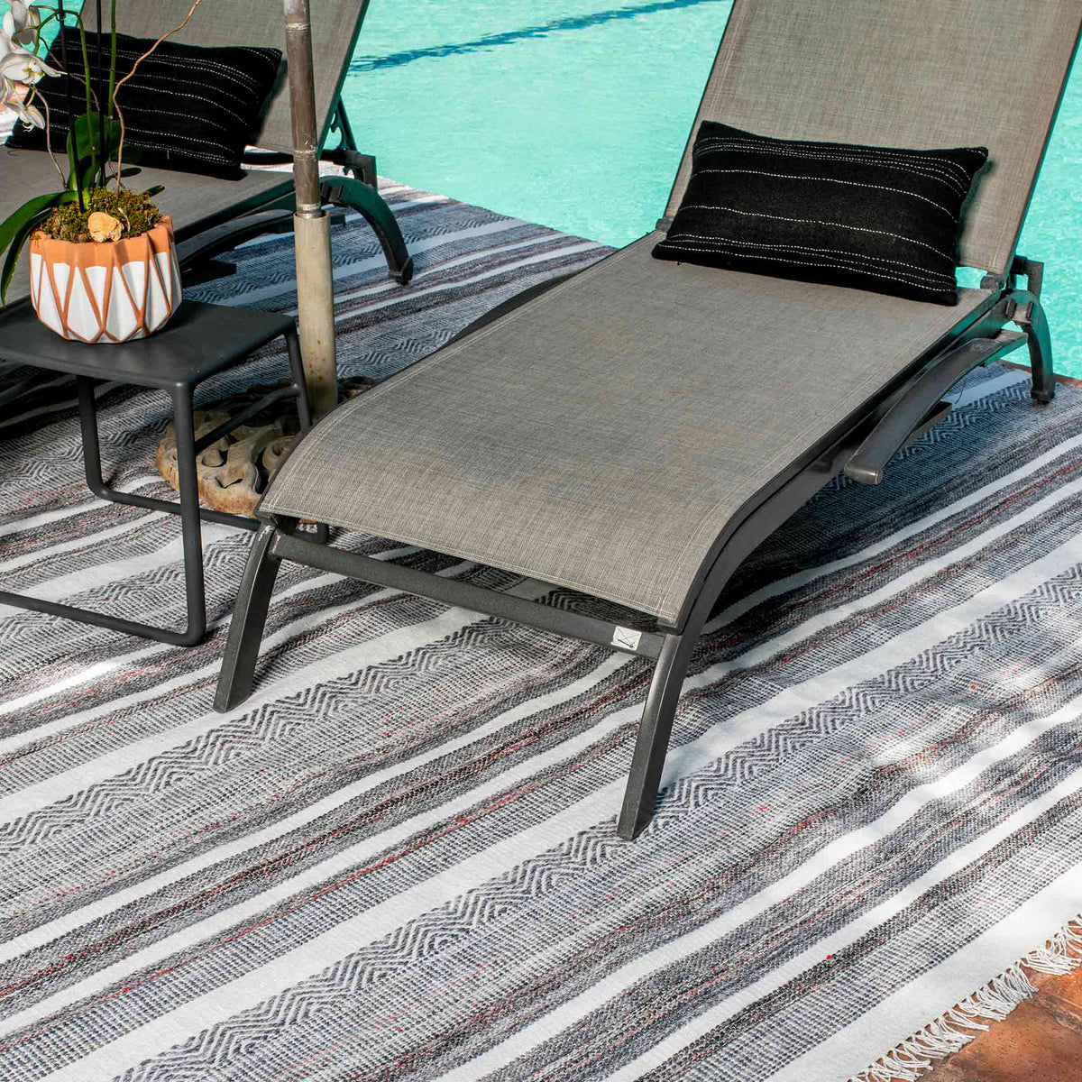 Tapete Decorativo Laia 109N Gris / Rojo – Natural · Exterior