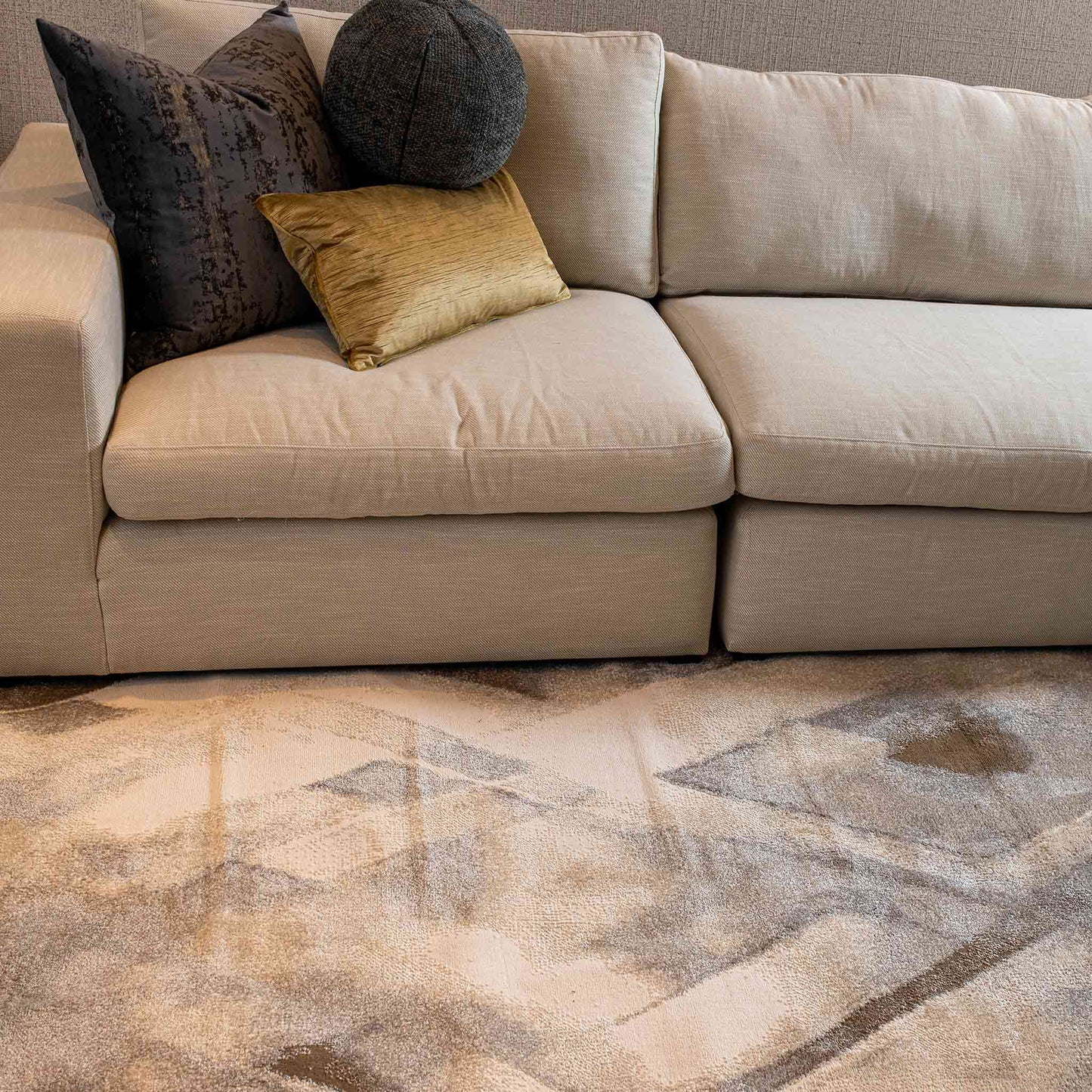 Tapete Decorativo Feizy Montreal 1100C – Abstracto Moderno en Mocha | Crema