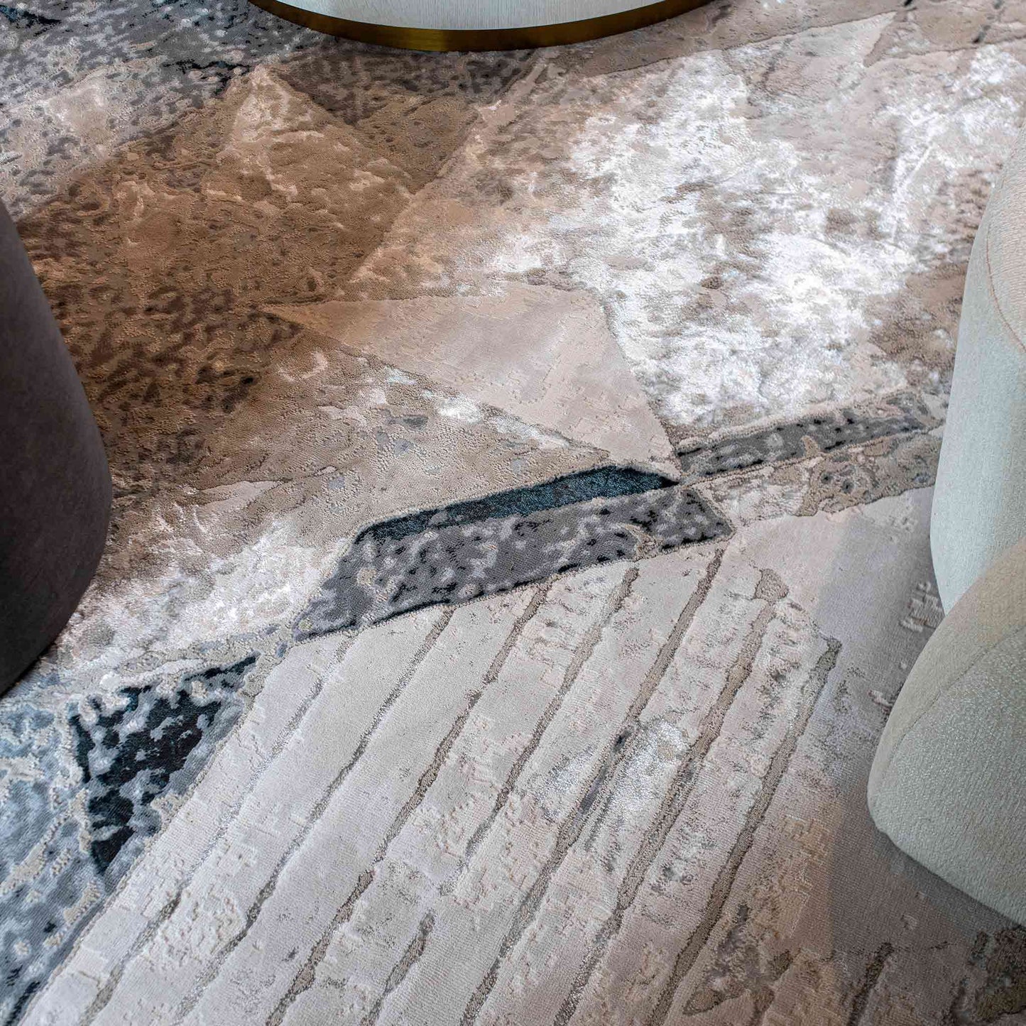 Tapete Decorativo Feizy Nela 1094C – Abstracto Moderno en Plata