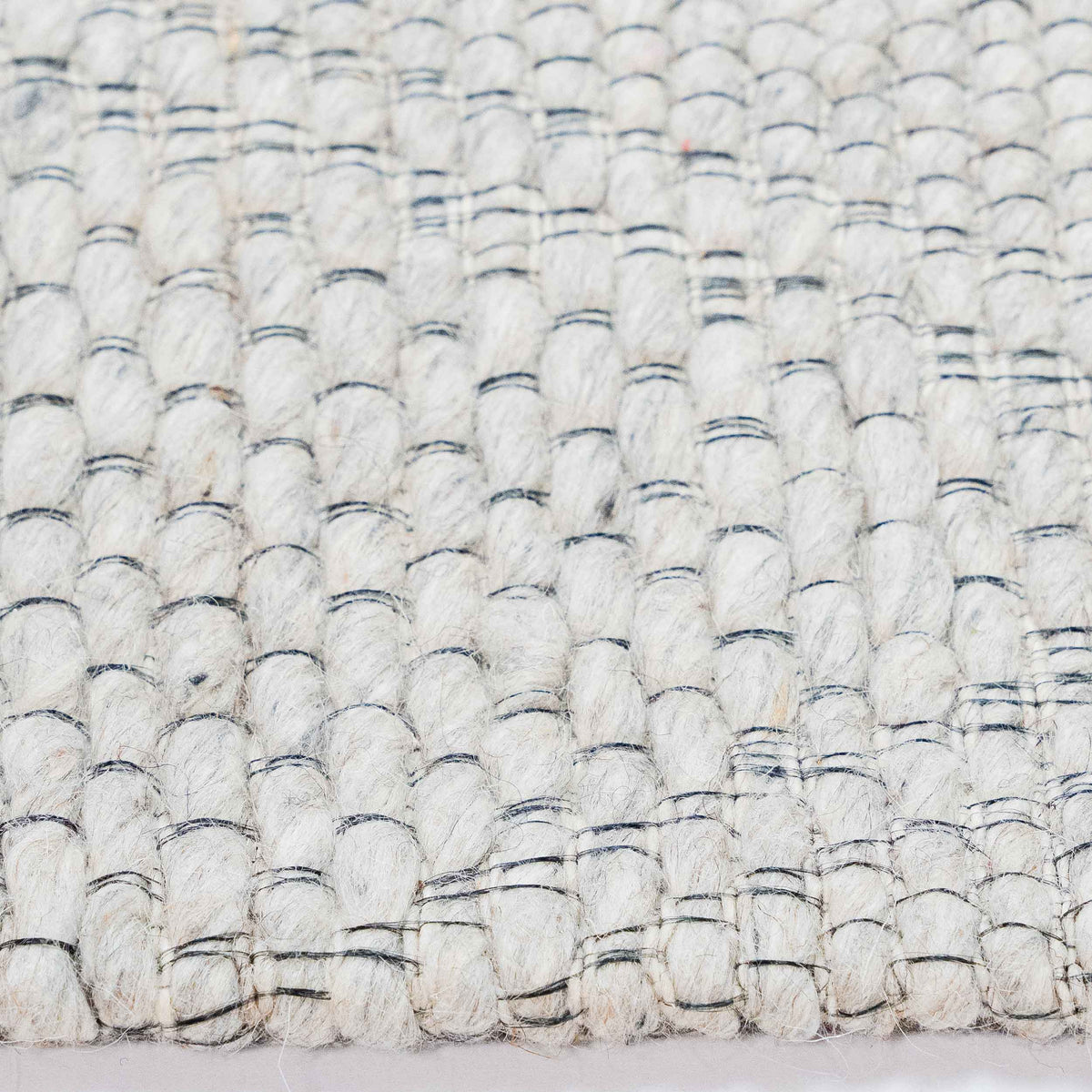 Tapete Decorativo JAYA N8034 - Plata - Yute | Lana | Hilo Sint ( Forro Posterior 100% Algodón - Hecho a Mano - Dorzav