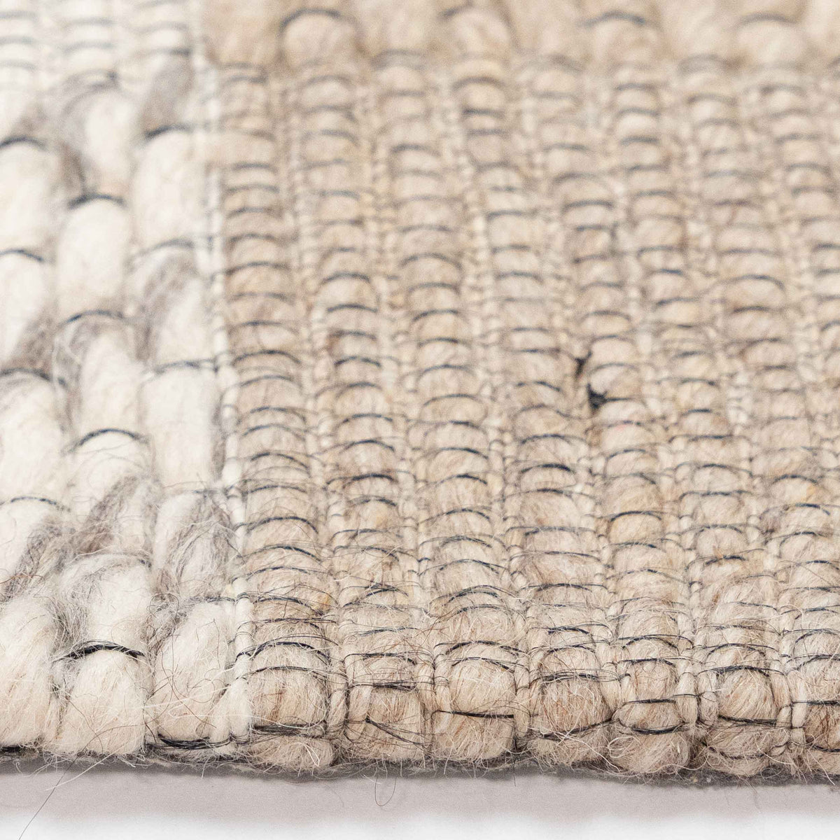 Tapete Decorativo JAYA N8035 - Beige - Yute | Lana | Hilo Sint ( Forro Posterior 100% Algodón - Hecho a Mano - Dorzav