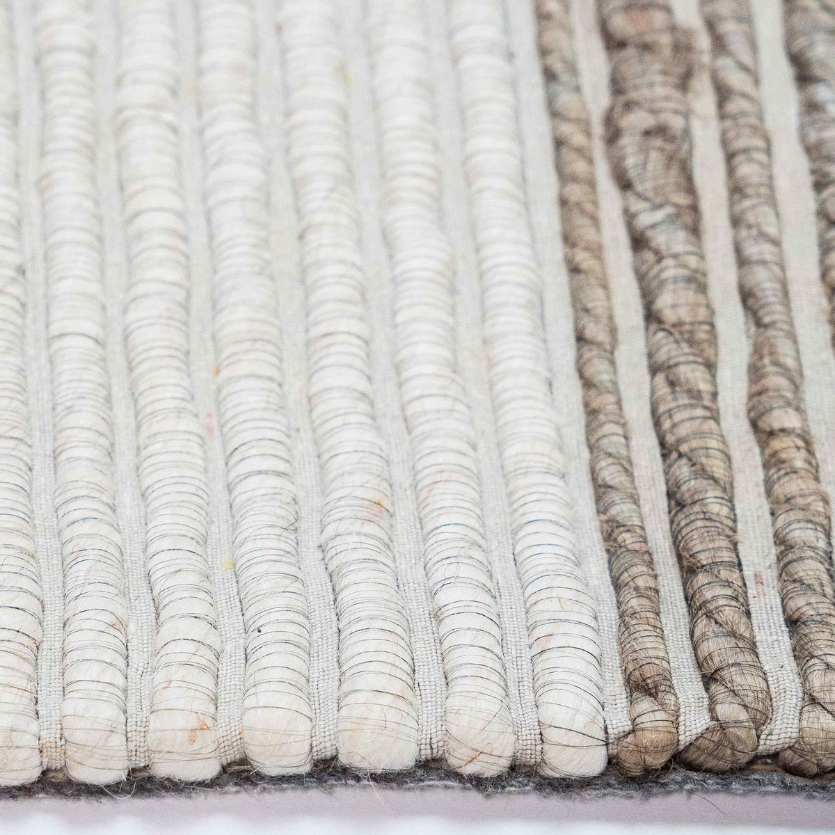 Tapete Decorativo JAYA N8039 - Crema - Yute | Lana | Hilo Sint ( Forro Posterior 100% Algodón - Hecho a Mano - Dorzav