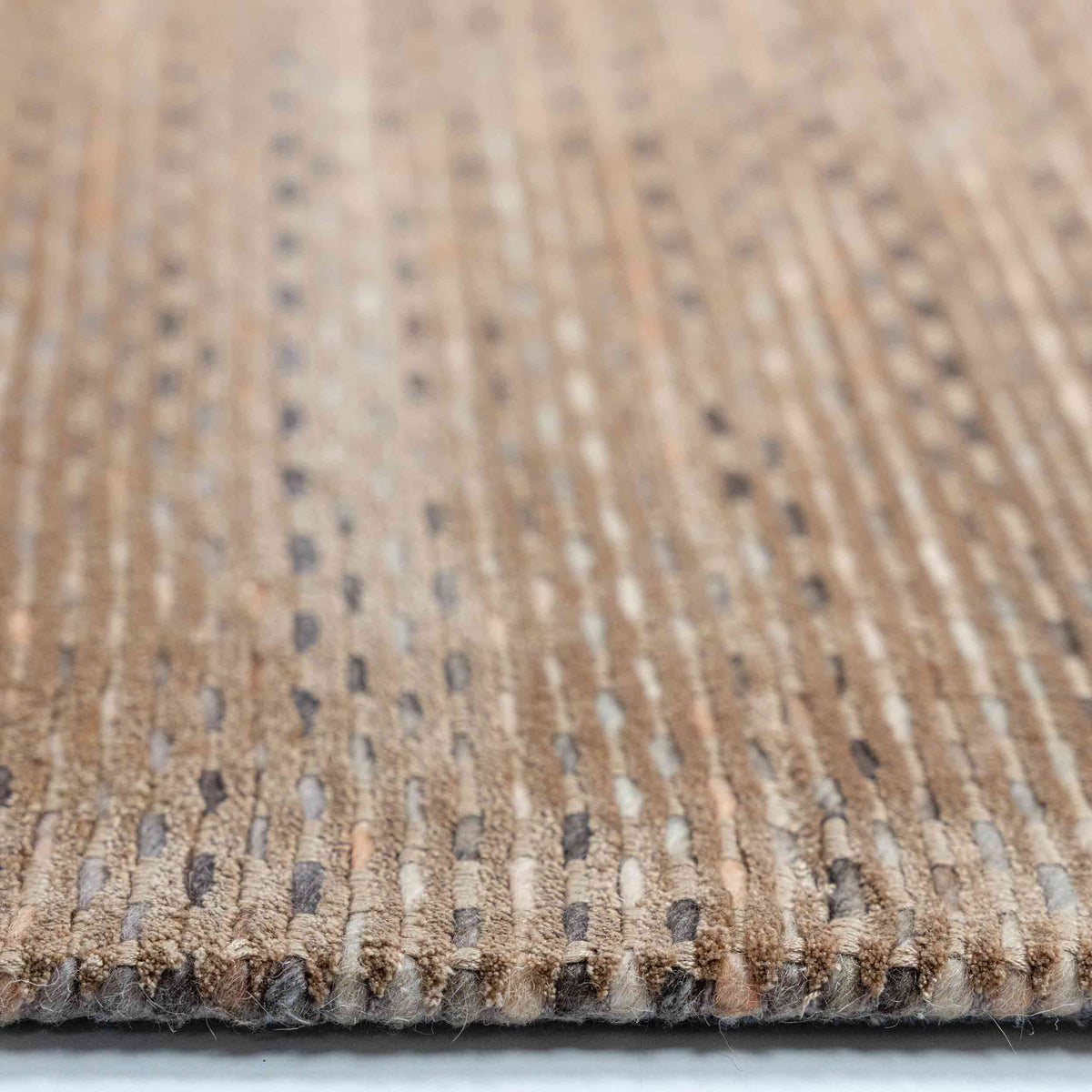 Tapete Decorativo THANE N4014 - Tabaco - Viscosa | Lana - Hecho a Mano - Dorzav