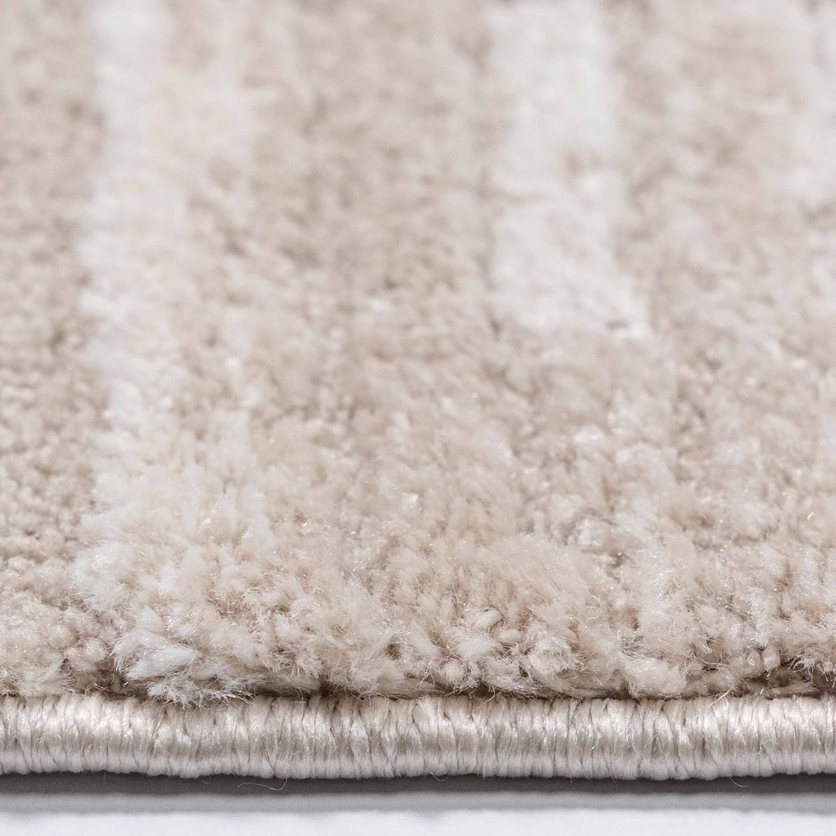 Tapete Decorativo VARSI R3024 - Crema - Poliéster | Polipropileno - Hecho a Máquina - Dorzav