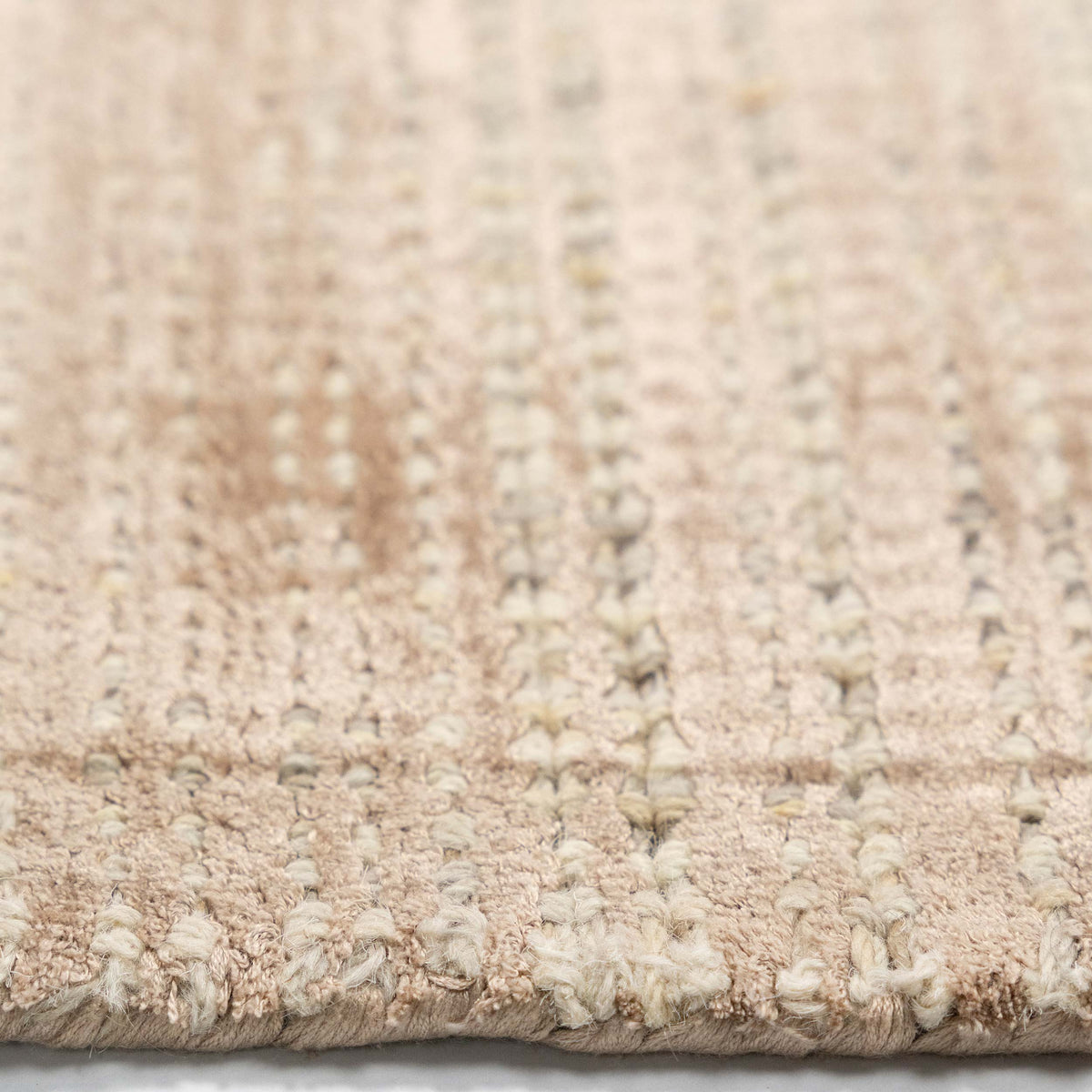 Tapete Decorativo ZULIKA N4021 - Taupe - Viscosa - Hecho a Mano - Dorzav